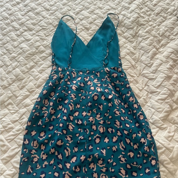 SUPERDOWN MIA MINI DRESS IN LEOPARD - Picture 3 of 7